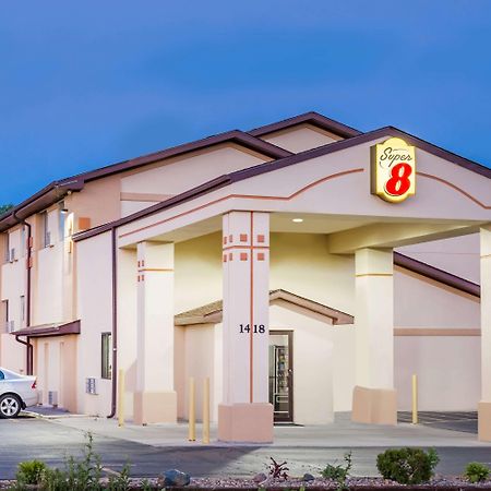 Super 8 By Wyndham Ames Hotel Exterior foto
