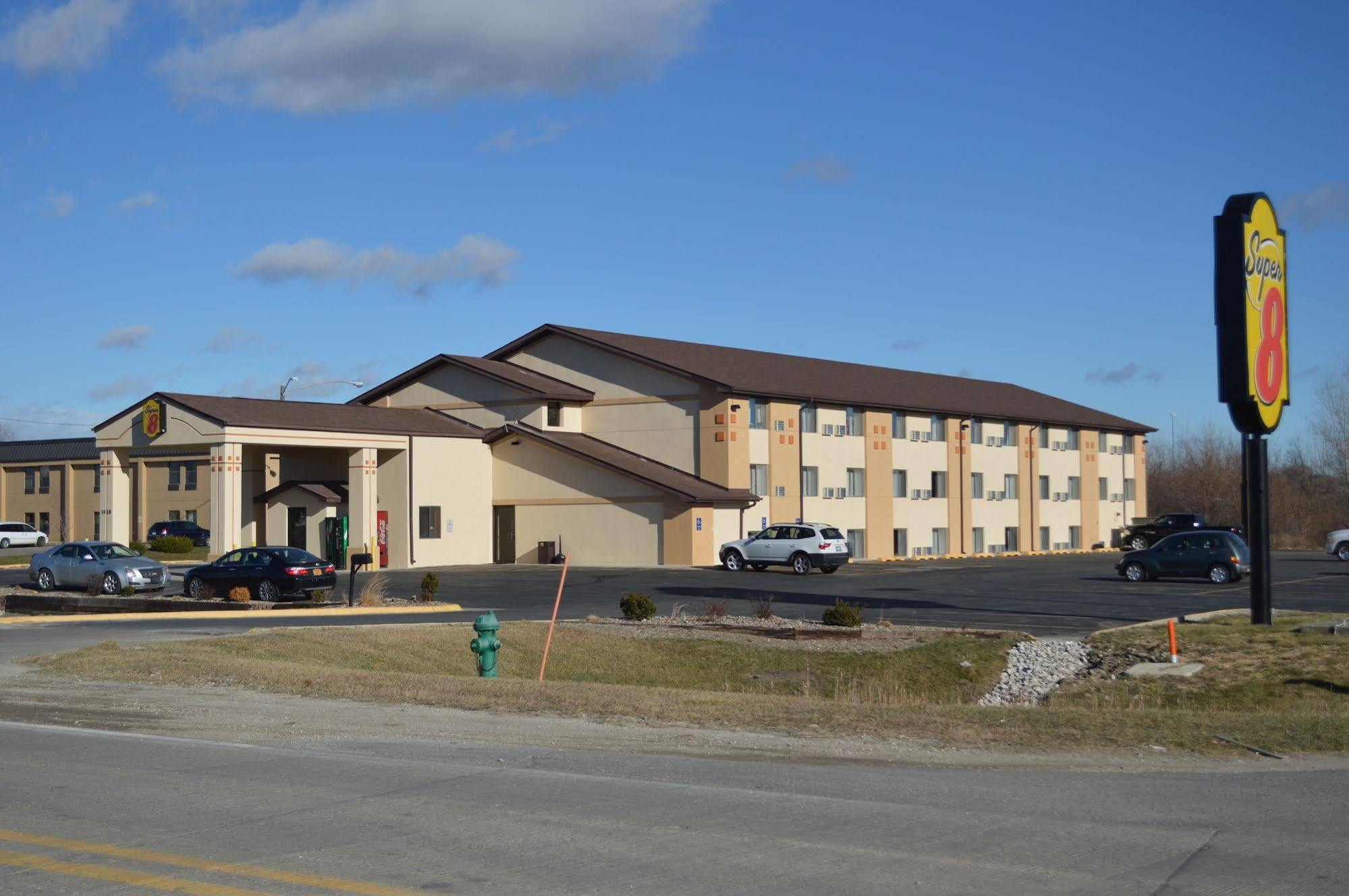 Super 8 By Wyndham Ames Hotel Exterior foto